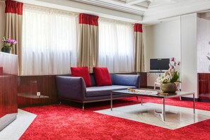 Lobby sitting area - Hôtel Le Richemont (Paris)