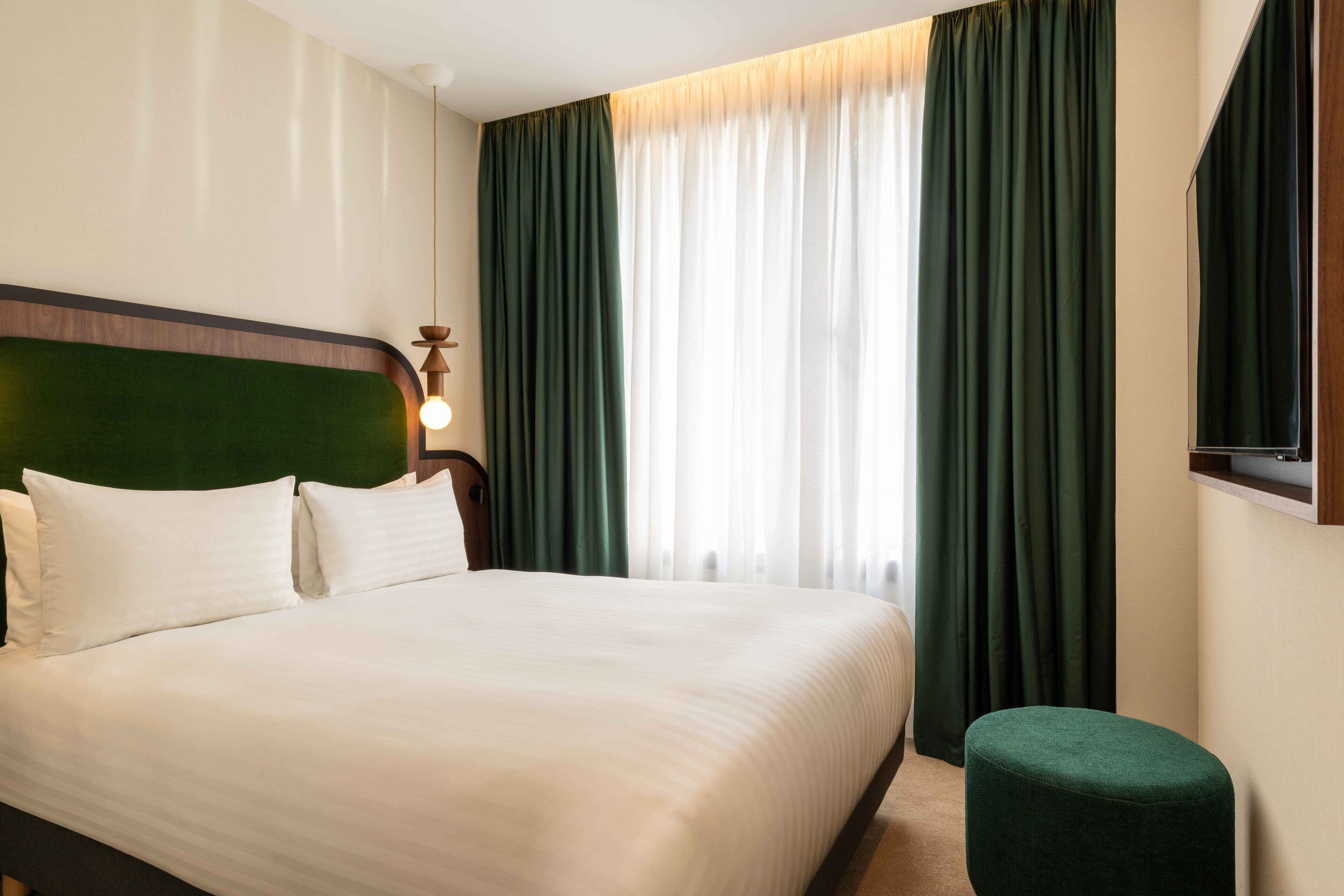 舒適雙人房 | 高級寢具、客房內保險箱、書桌、筆電工作空間