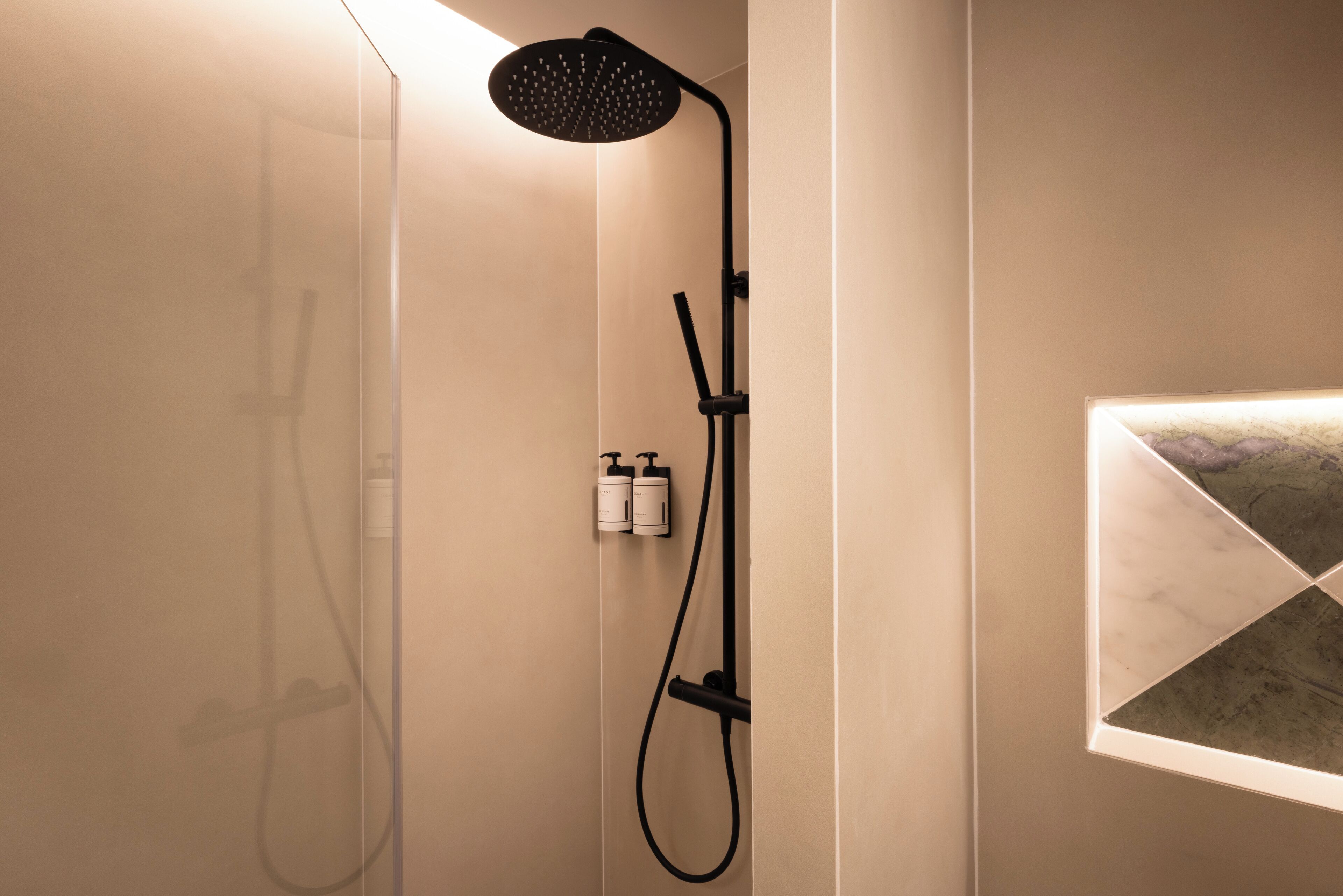Comfort Single Room | Bathroom | Shower, rainfall showerhead, free toiletries, hair dryer