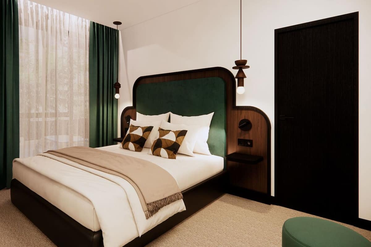 Comfort tweepersoonskamer | Luxe beddengoed, een kluis op de kamer, een bureau, een laptopwerkplek