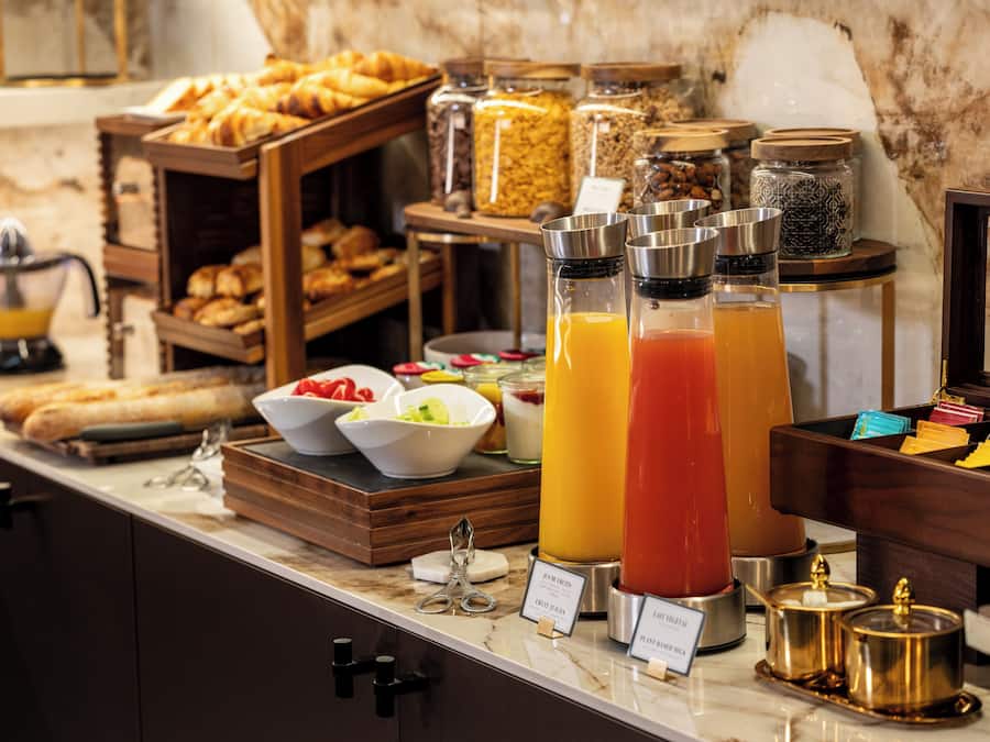 Café da manhã com buffet todos os dias (EUR 20 por pessoa)