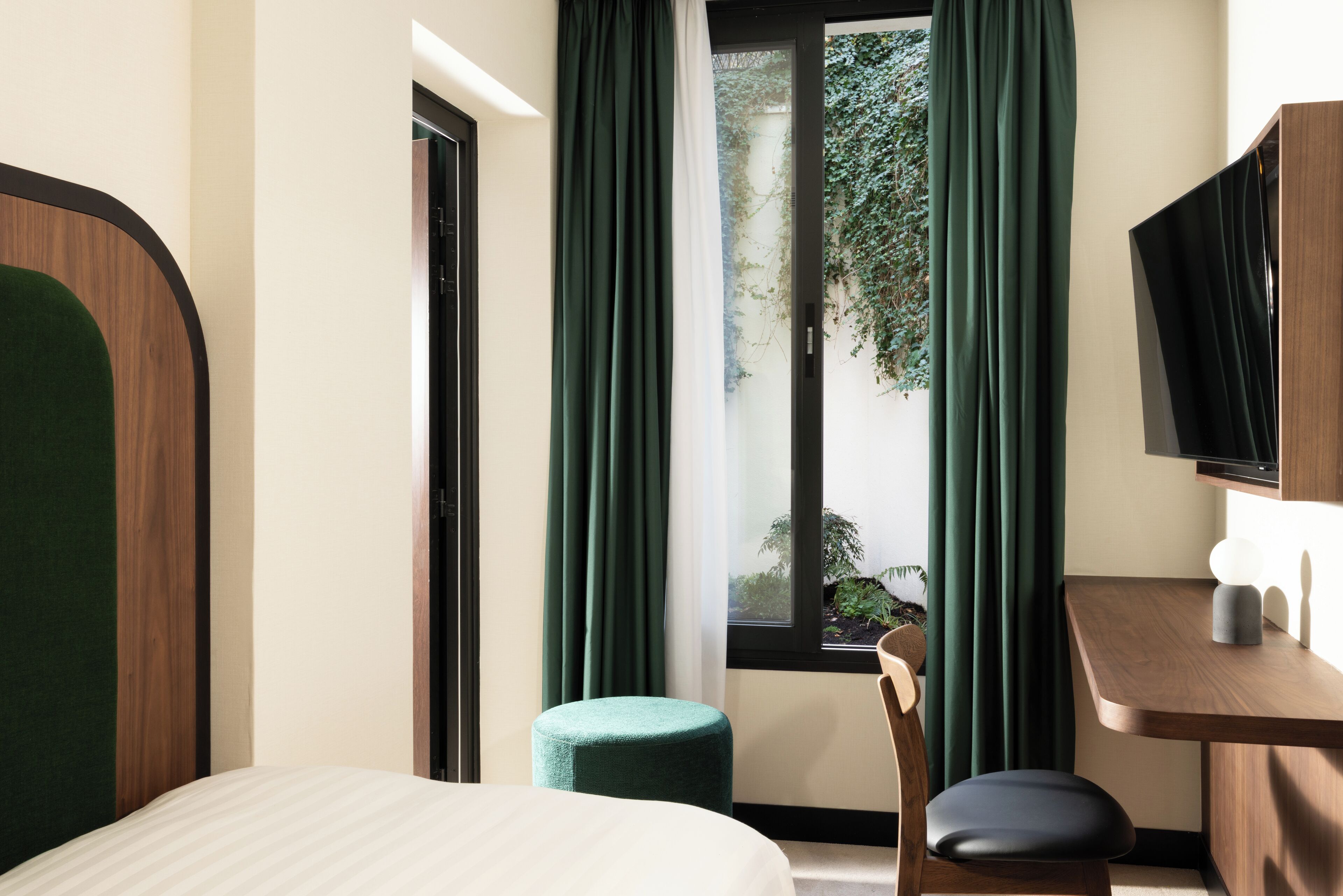 Enkeltrom – comfort | Sengetøy av topp kvalitet, safe på rommet og skrivebord