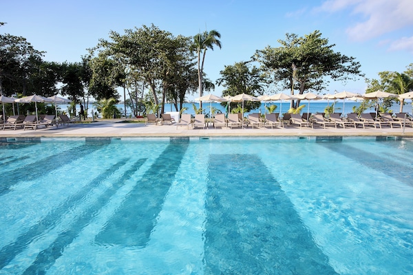 3 outdoor pools, pool umbrellas, sun loungers