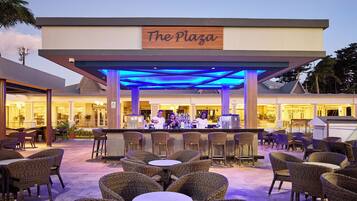6 bars/lounges, swim-up bar, poolside bar