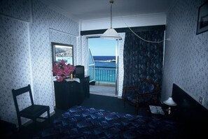 Zimmersafe, Bügeleisen/Bügelbrett, kostenlose Babybetten