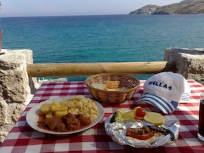 Outdoor dining - Argo Spa Hotel (Aegina)