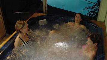 Indoor spa tub