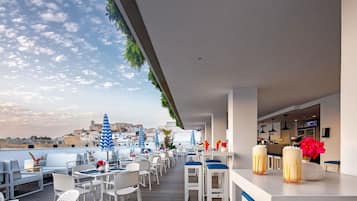 2 bares o lounges, bar en la alberca, bar junto a la alberca