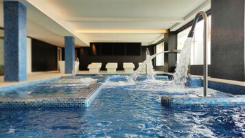 Un sauna, baño turco, masajes