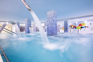 Una bañera de hidromasaje, tratamientos corporales, hidroterapia