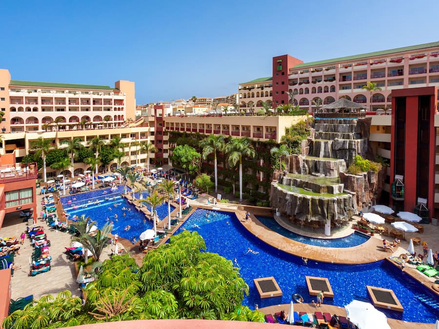 6 piscinas externas, guarda-sóis, espreguiçadeiras