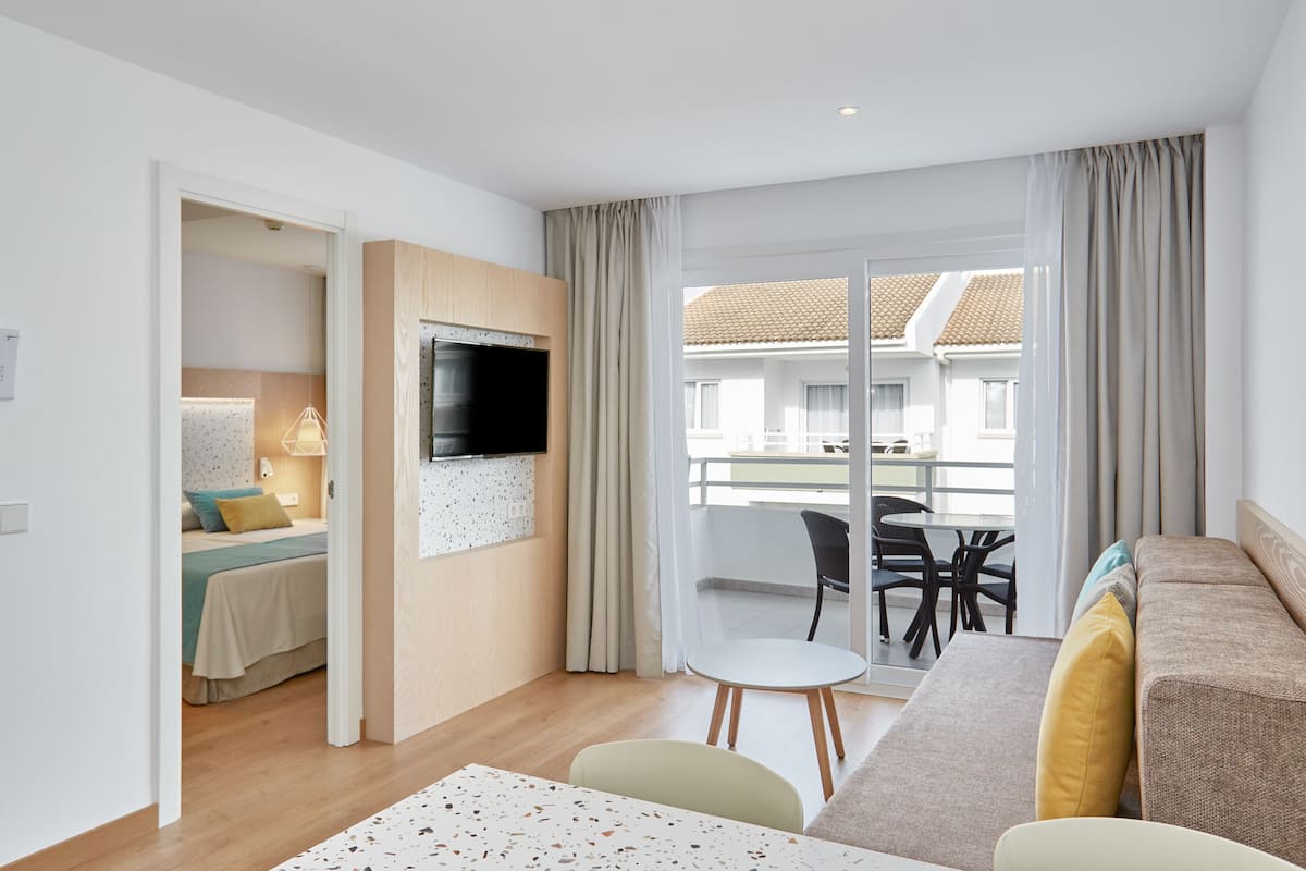 In-room safe, desk, cribs (free), WiFi (free)