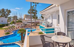 In-room safe, desk, free cribs/infant beds, free WiFi - Universal Aparthotel Elisa (Muro)