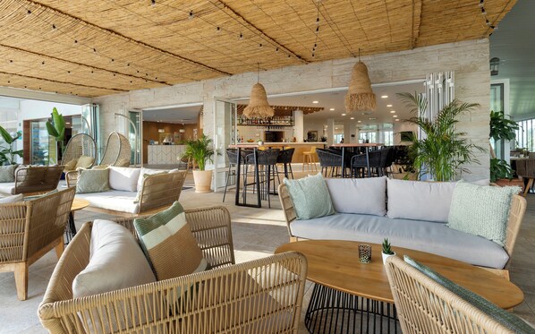 Breakfast and dinner served, garden views - Universal Aparthotel Elisa (Muro)