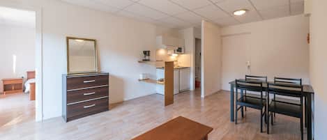 LÀgenhet - 1 sovrum | Eget pentry | KylskÄp, kaffe- och tebryggare och grytor/köksredskap