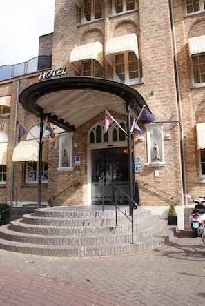 Property entrance - Fletcher Hotel-Restaurant De Dikke Van Dale (Sluis)