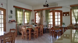 Breakfast, lunch, dinner served; Greek cuisine, pool views  - Matala Dimitris Villa (Faistos)