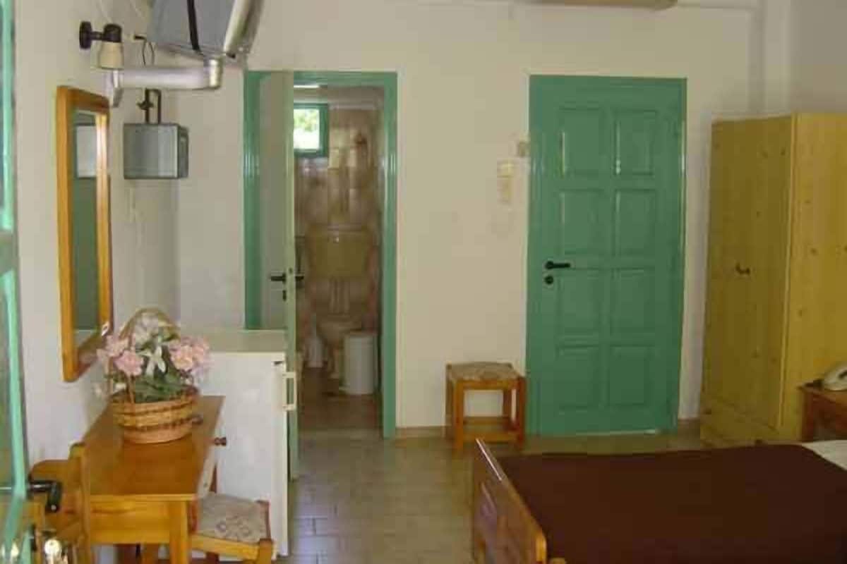 Minibar, in-room safe, rollaway beds, free WiFi