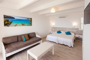 In-room safe, laptop workspace, WiFi, bed sheets