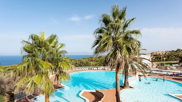 3 outdoor pools, pool umbrellas, sun loungers