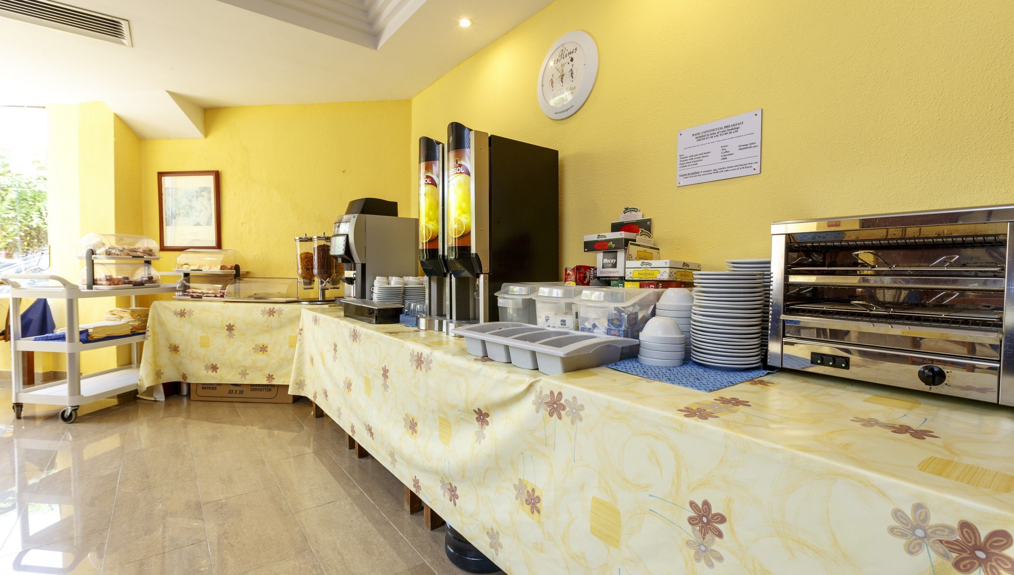 daily cooked-to-order breakfast for a fee