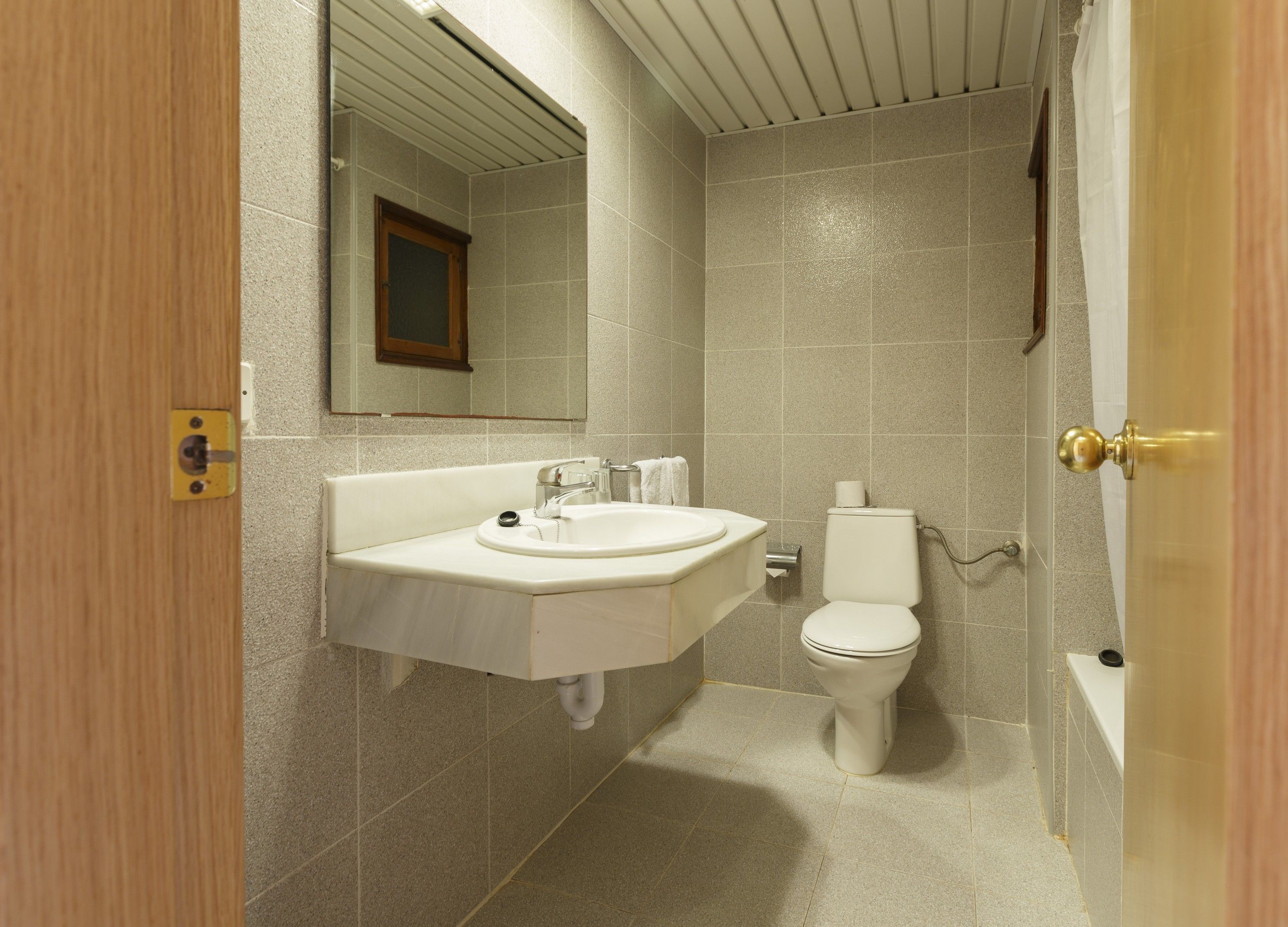 in-room safe, desk, laptop workspace, blackout curtains