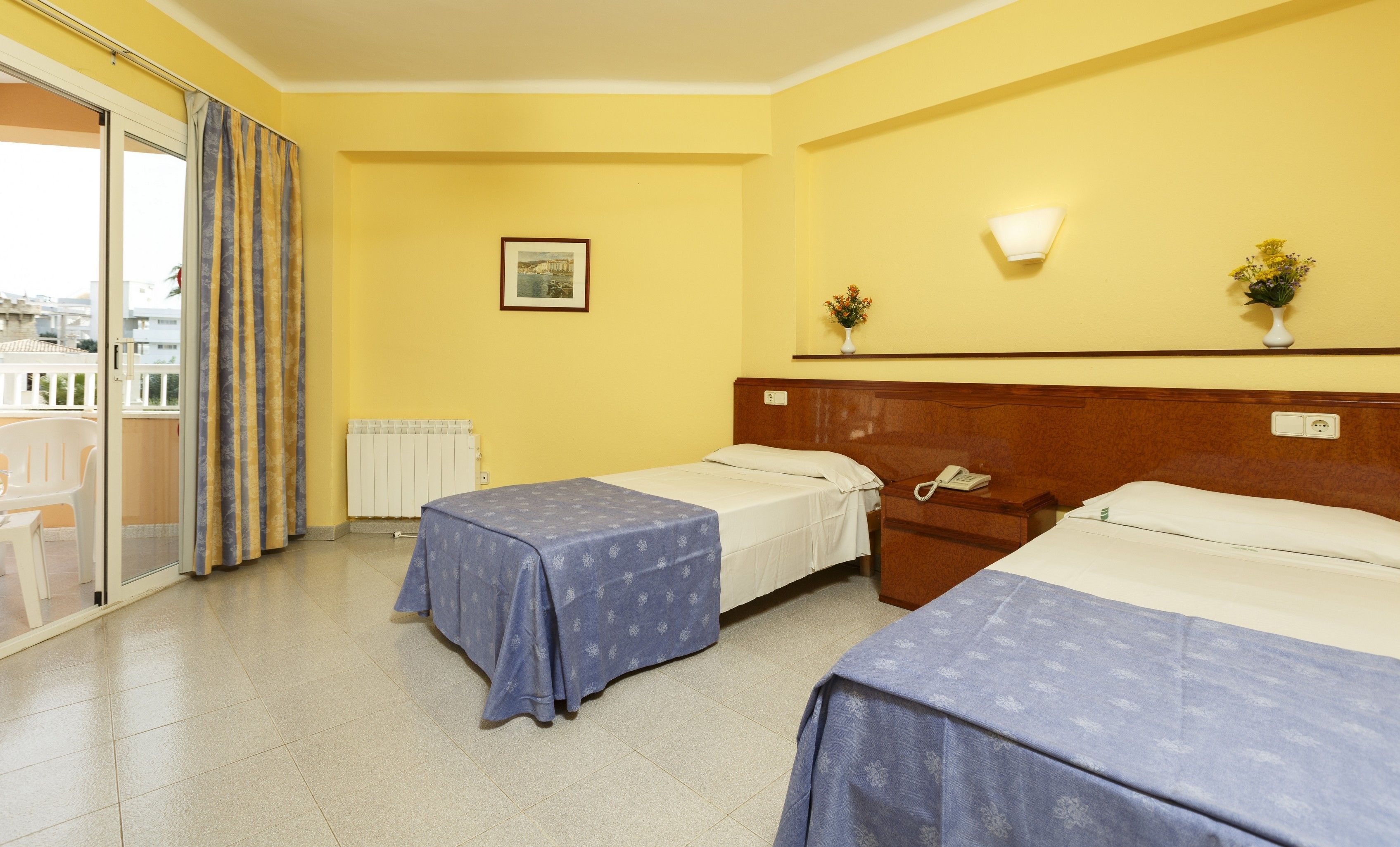 in-room safe, desk, laptop workspace, blackout curtains