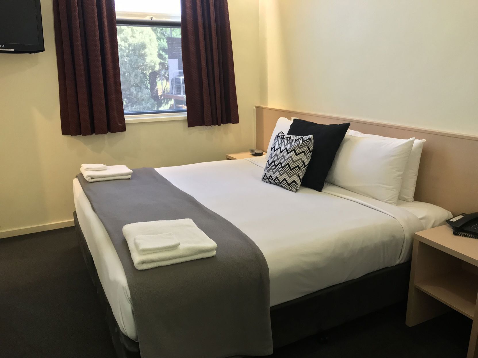 In-room safe, free WiFi, bed sheets