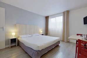 Desk, soundproofing, iron/ironing board, free WiFi - City Residence Aix En Provence (Aix-en-Provence)