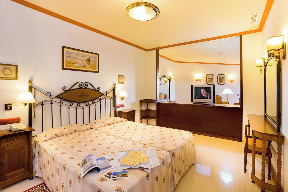 1 bedroom, minibar, in-room safe, desk