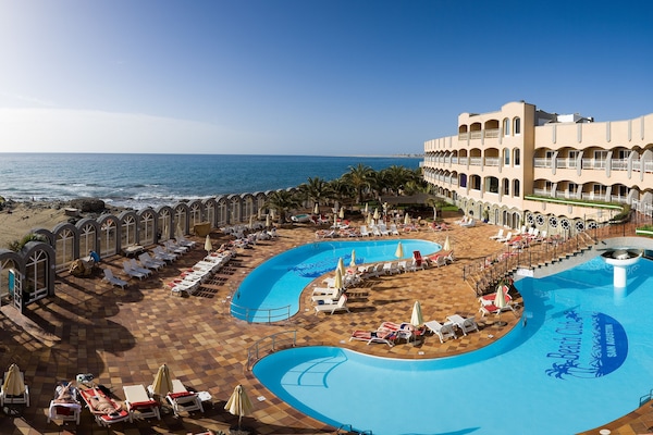 2 piscines extérieures