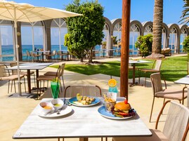 Breakfast, lunch, dinner served; Regional cuisine 