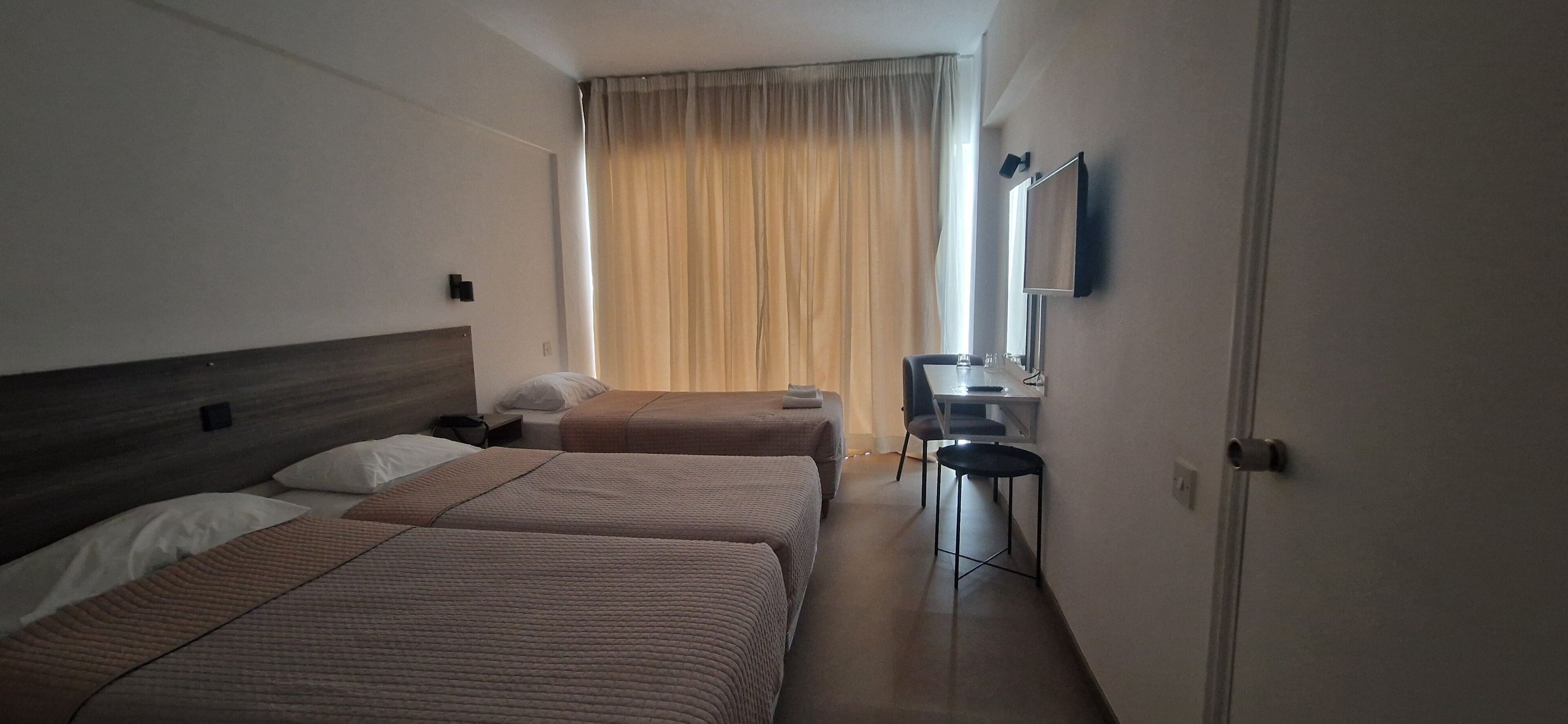 family room, mountain view | desk, free cots/infant beds, free wifi, bed sheets