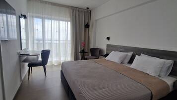 Desk, free cribs/infant beds, free WiFi, bed sheets