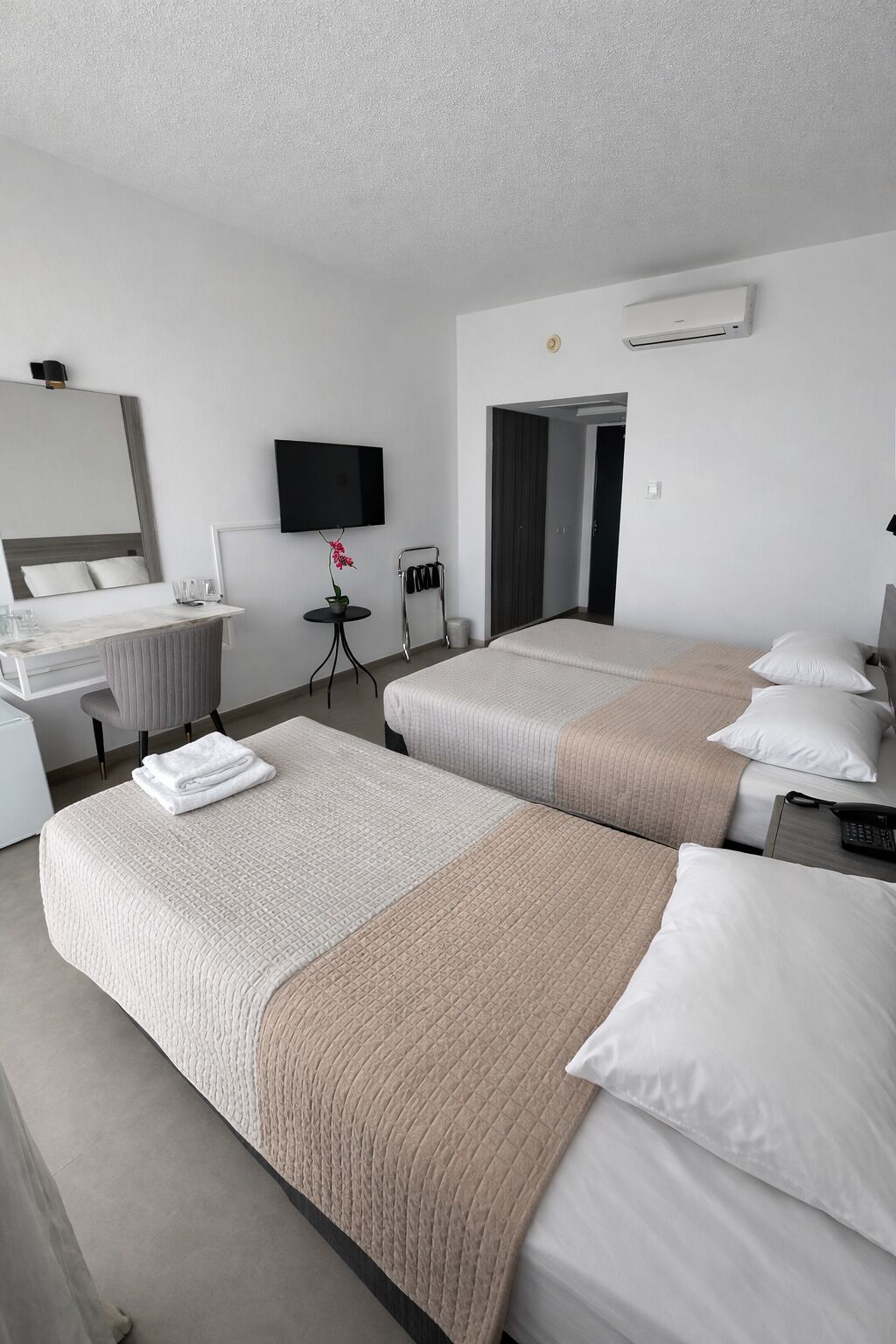 Desk, free cots/infant beds, free WiFi, bed sheets