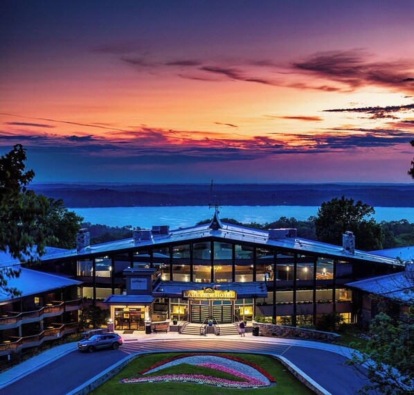 Front of property - evening/night - The Lakeview Hotel, Shanty Creek Resort (Bellaire)