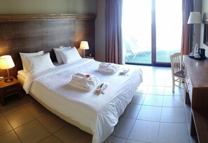 In-room safe, soundproofing - Valley Village (Faistos)