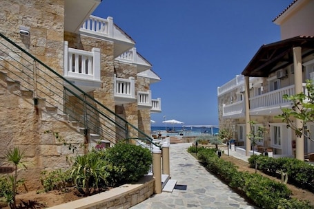 Unterkunftsgelände. Jo-An Beach Hotel