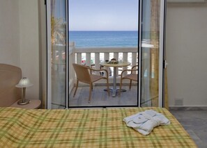 Standard Room | Hypo-allergenic bedding, desk, blackout drapes, iron/ironing board - Jo-An Beach Hotel (Rethymno)