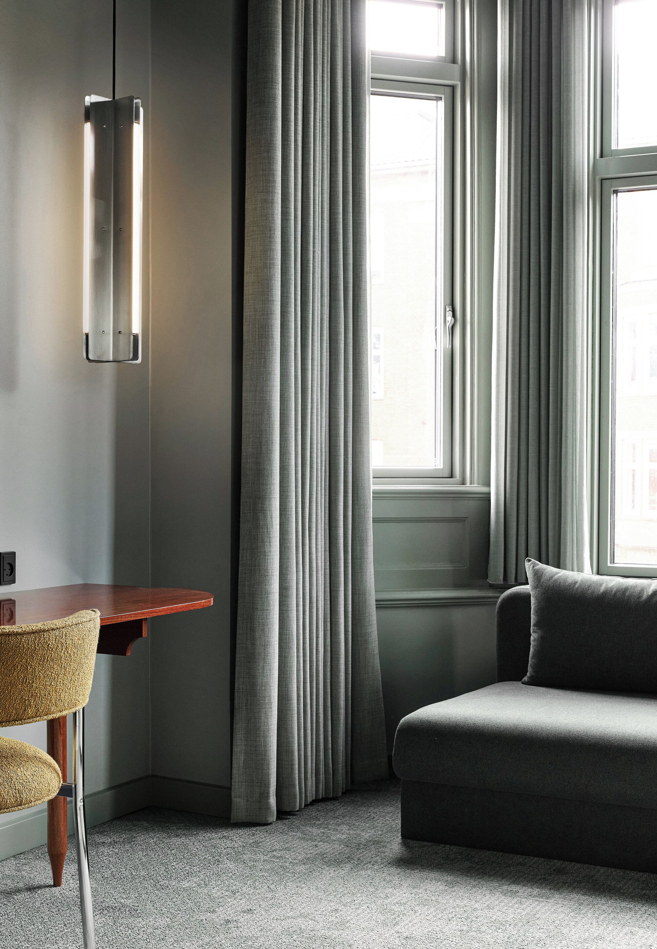 Hypo-allergenic bedding, in-room safe, desk, blackout drapes