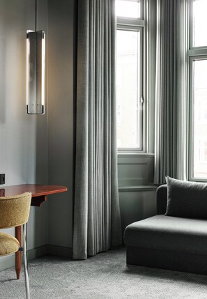 Allergikerbettwaren, Zimmersafe, Schreibtisch, Verdunkelungsvorhänge