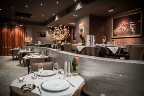 Breakfast, lunch, dinner served; al fresco dining 