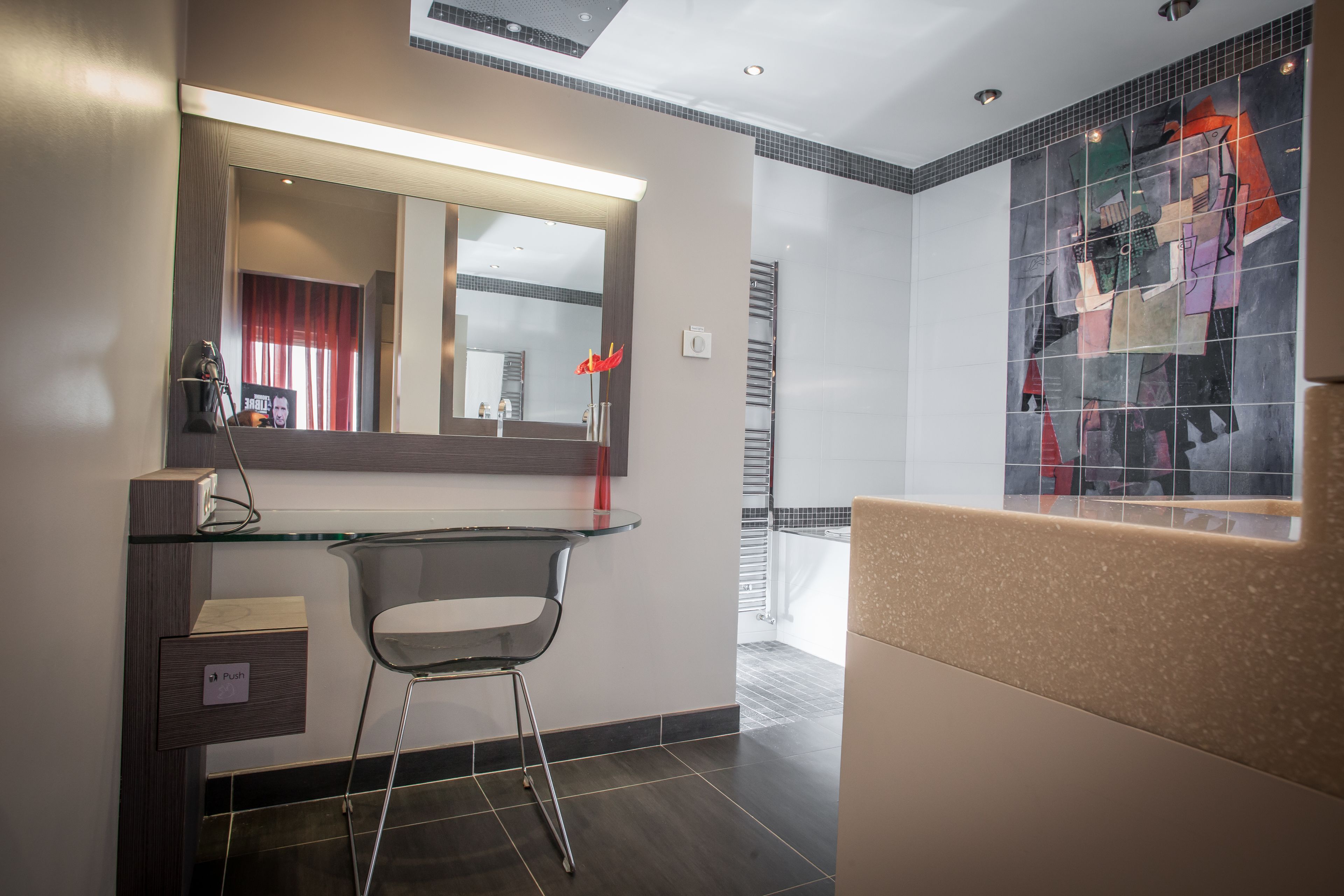 suite, 1 king bed | room amenity