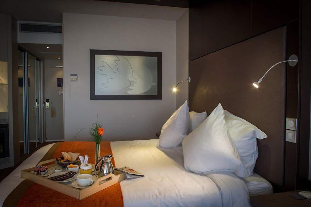1 bedroom, premium bedding, minibar, in-room safe