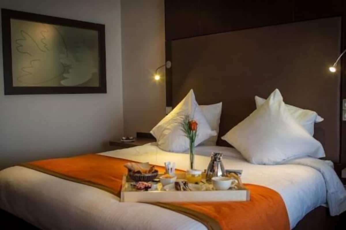 Ropa de cama de alta calidad, minibar, caja fuerte y escritorio