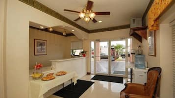 Breakfast area