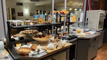 Se ofrece un desayuno continental (10.00 EUR por persona)