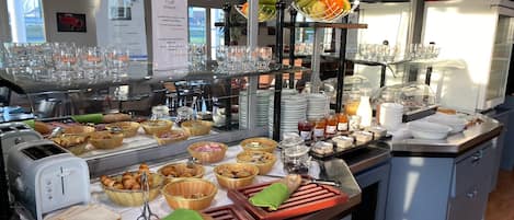 Déjeuner et dßner servis sur place, restauration en plein air
