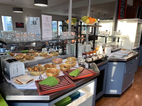 Lunch and dinner served, alfresco dining
