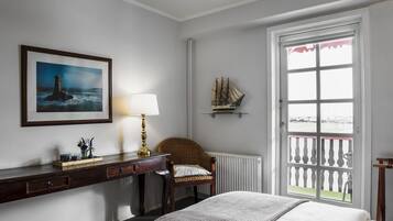 Phòng đôi Premium, 1 giường đôi, không hút thuốc, quang cảnh biển | Khu phòng khách